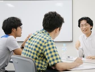 様々な人の悩み相談を受けています