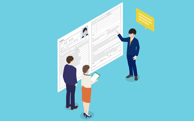 2人の面接官に自分の履歴書の説明をするスーツ男性のイラスト